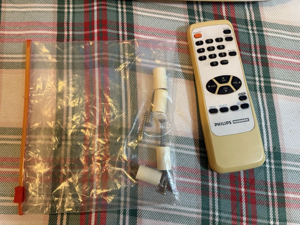 Phillips 9” CRT Color TV Television PRO920X101 Retro Gaming With REMOTE WORKS - image 2 of 4