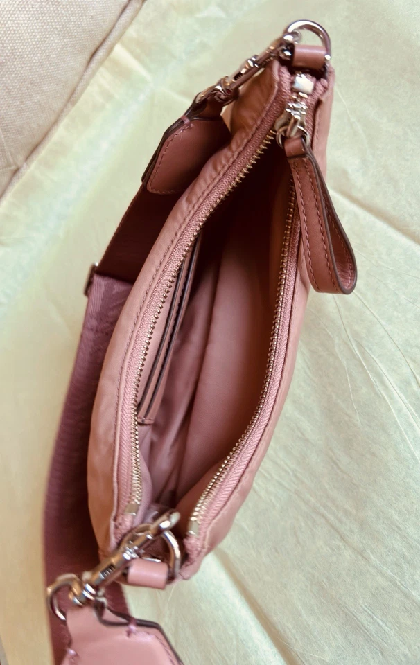 Bolso de hombro pequeño de nailon Tory Burch Mercer color suave/rosa Foto 4 de 4