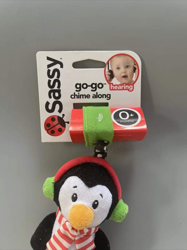 SASSY GO GO CARILLÓN COCHECITO ASIENTO BEBÉ JUGUETE PINGÜINO SONAJERO NUEVO Foto 2 de 3