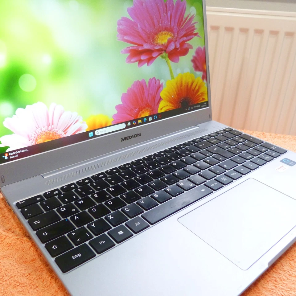 Medion E15407 15 Zoll FULLHD SLIM Ultrabook 1TB SSD I 10 Gen Core i5  Windows 11 - Bild 4 von 4