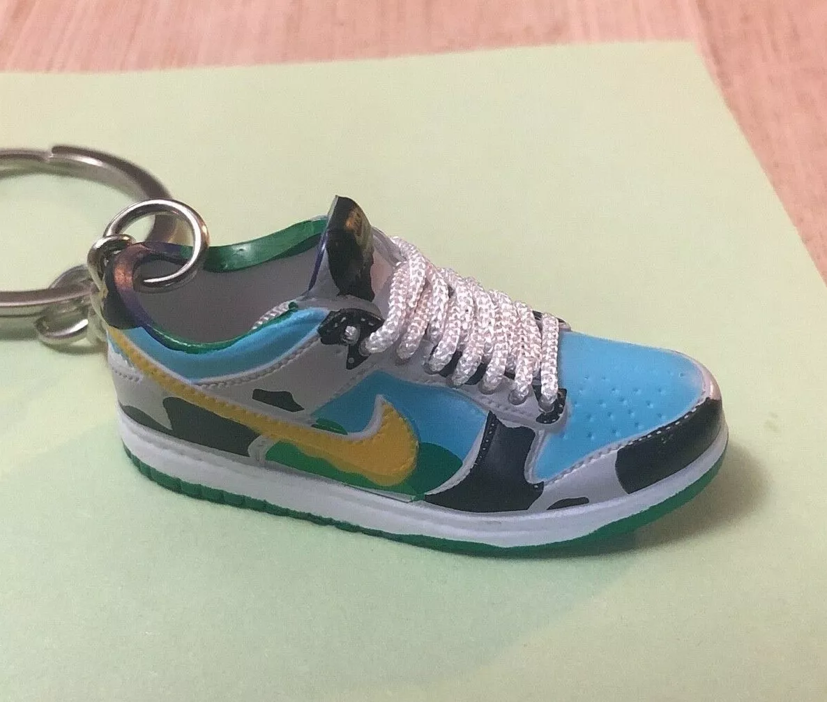 Nike top dunk keychain