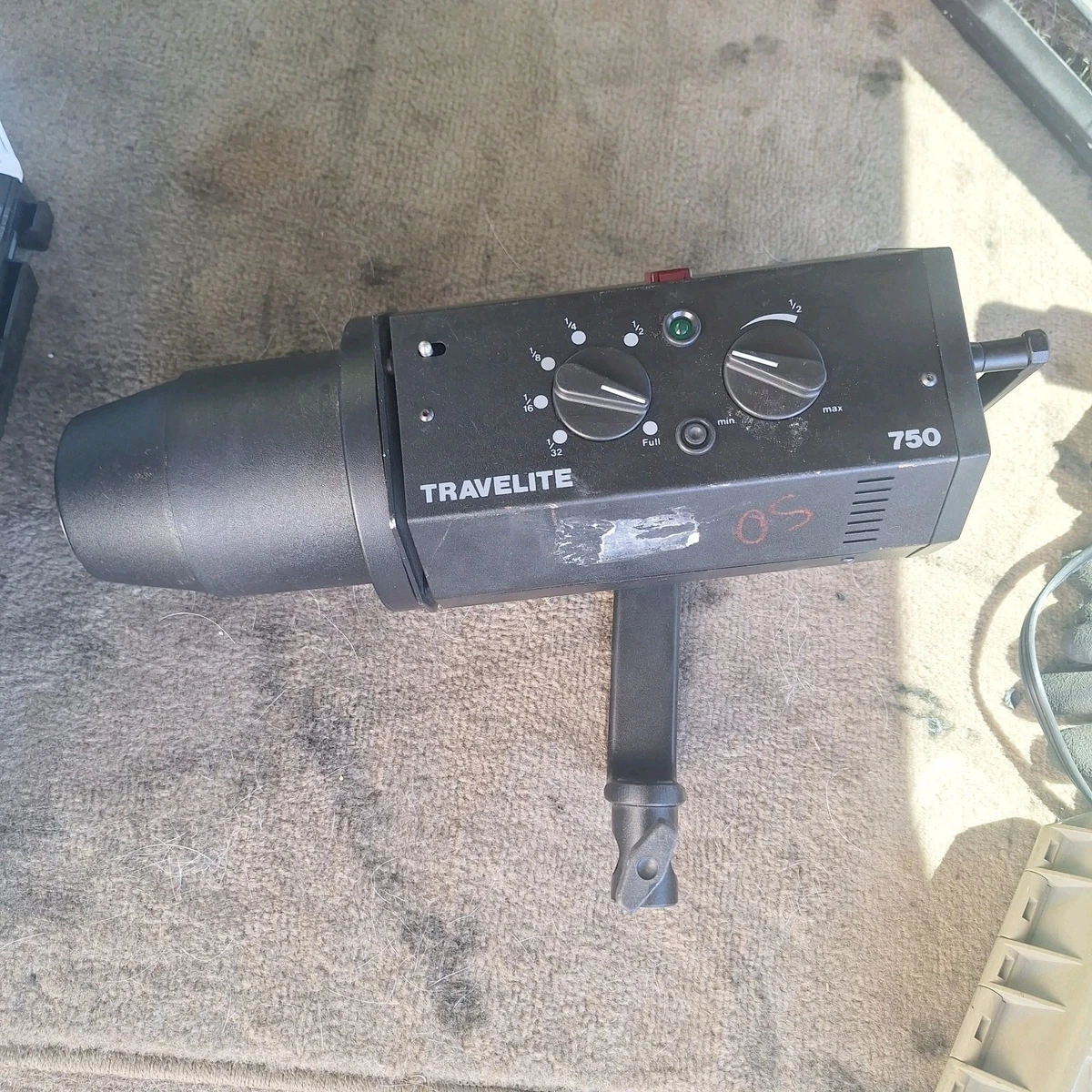 2 Flashs Studio Calumet Travelite 750 – 117V, Avec Télécommande, Occasion