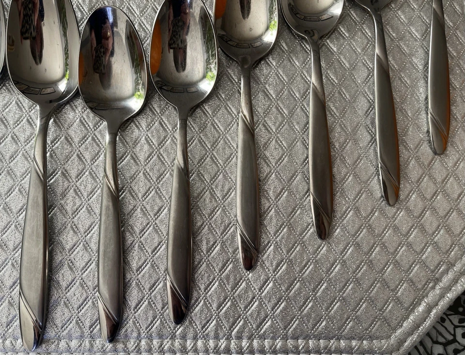 Juego de 6 cucharas soperas y 6 cucharaditas de acero inoxidable Oneida RISOTTO Indonesia Foto 2 de 4