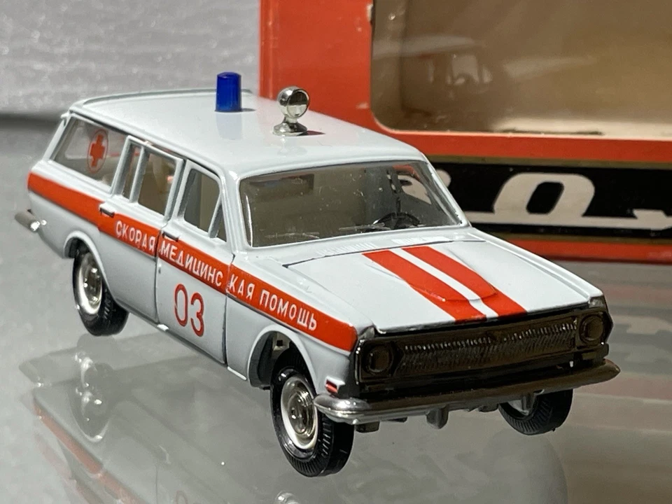 VOLGA GAZ 24-02 Ambulance A 24 NOVOEXPORT Made in Russia USSR CCCP Saratov - Bild 2 von 4