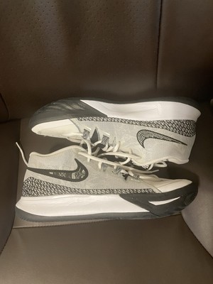 Nike Basketball Shoes Mens Size 11 Kyrie Flytrap 6 White Black DM1125-101