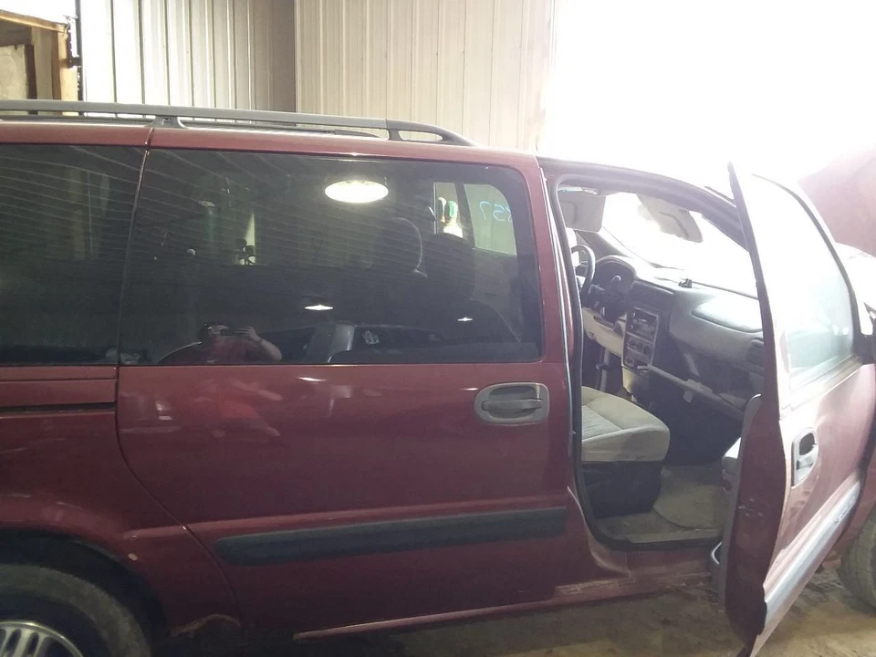 Capô compatível com 97-05 VENTURE 2089745 - Imagem 2 de 4