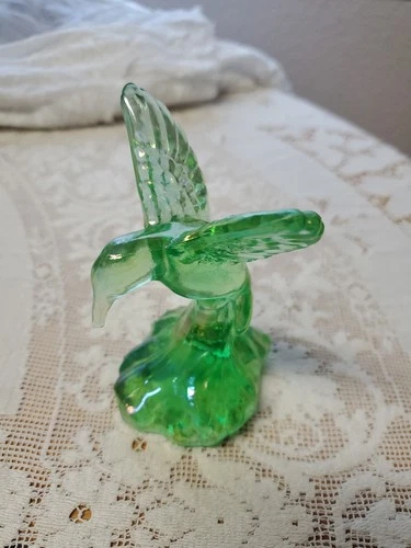 Fenton Iridescent Green Glass Hummingbird 5066 JD