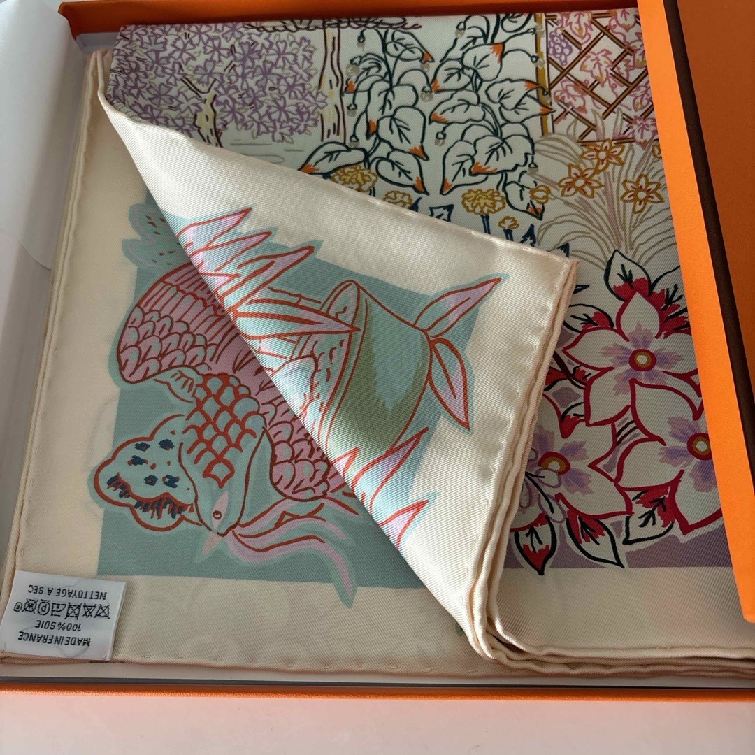 華麗に重なる美 HERMES Mille Feuilles de Soie スカーフ s-l400.jpg