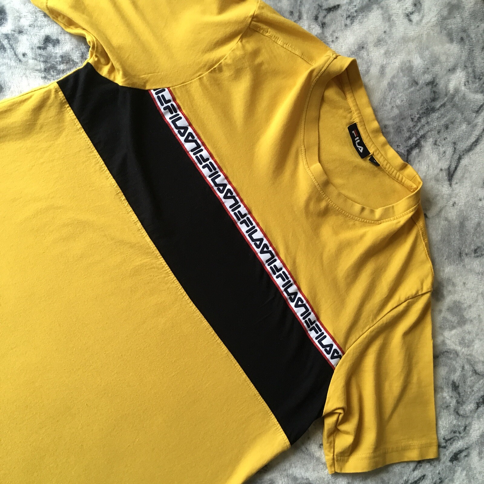 T shirt maglietta Fila uomo gialla nera a righe logo scritta a nastro retrò media M