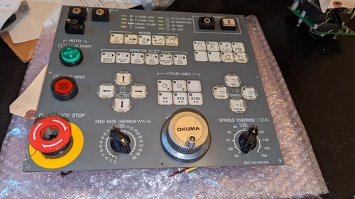Panel de operador Okuma E021-161-100-350 con PCB A20B-2002-0470/12B - Imagen 2 de 11