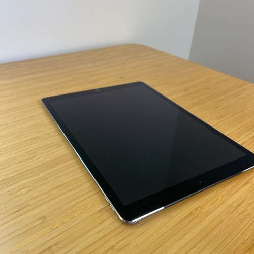 Apple iPad Pro 12.9" 1st Gen 128GB, Space Grey, Wi-Fi + Cellular - Poor battery - Picture 10 of 10