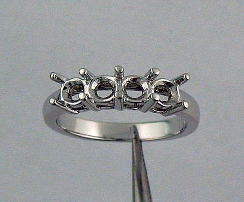 Anello platino 4 pietre di montaggio per 1/3 ciascuno, diamanti tondi 4,5 mm 1,50 CT TW - Foto 2 di 11