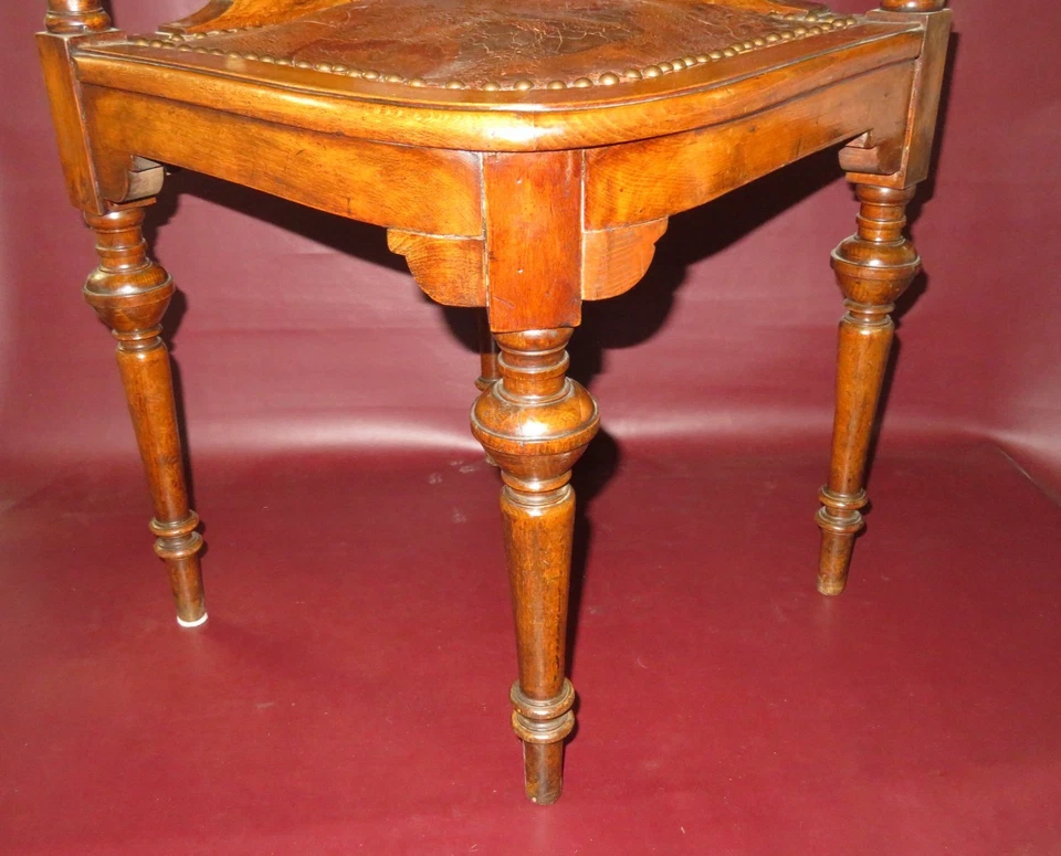 Antigua silla con brazo esquinero de roble inglés de 32,75" con asiento de cuero mecanizado a mano c. 1890 Foto 4 de 4