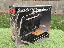 VTG Salton Snack 'N' Sandwich Maker 1991 Model SA4 Panini Crimps and Seals NOS