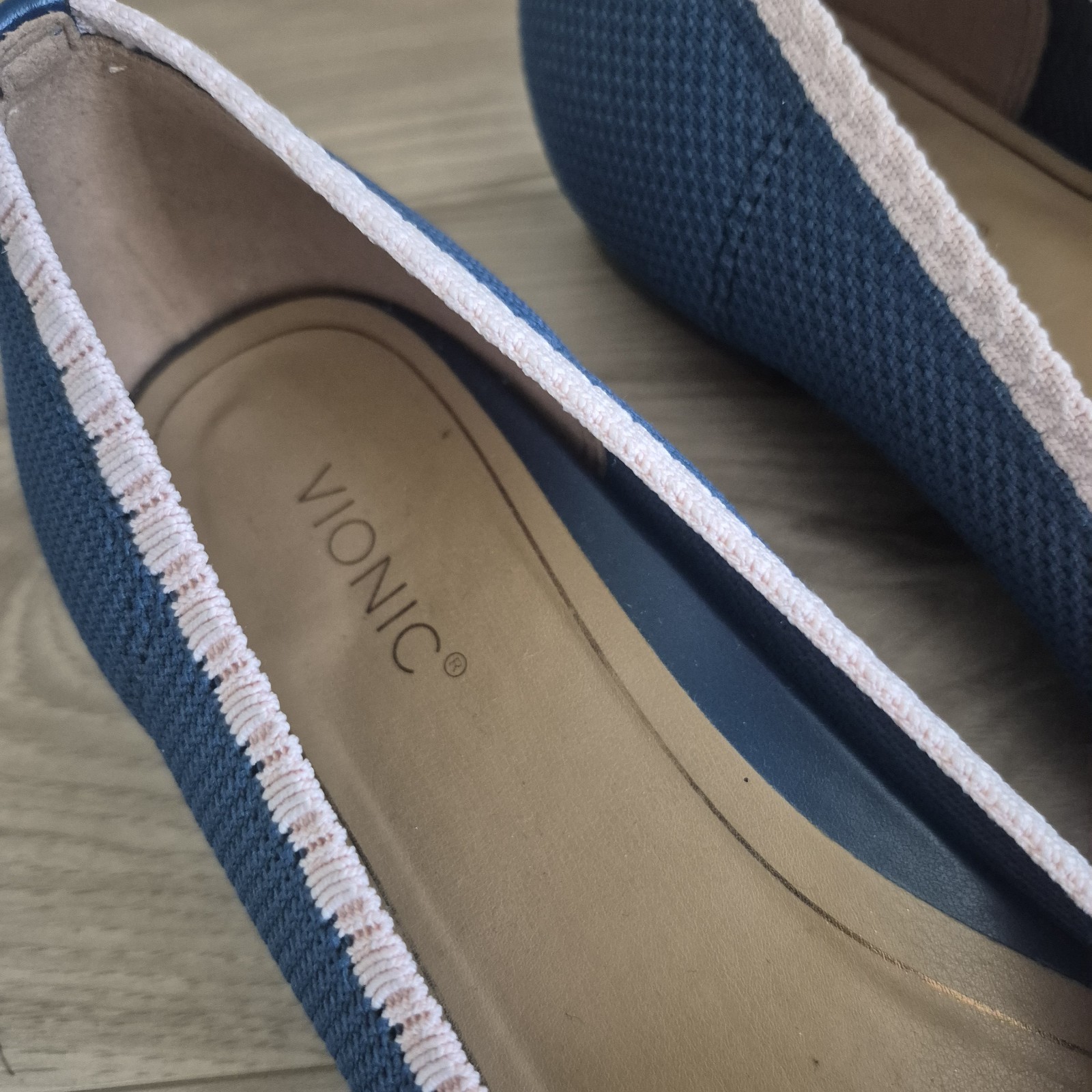 Vionic Womens Flats Pointed Toe Size 9 - image 3