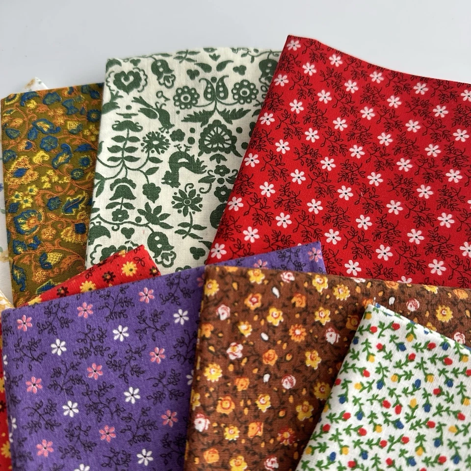 Lote Antigo de 10 Tecidos para Acolchoar FAT QUARTERS Pacote com 10 Designs Florais Ditsy - Imagem 3 de 4