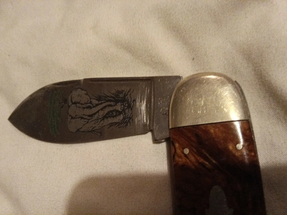 Cuchillo Plegable Bull Dog 2 Hojas con Imagen de Elefante en Hoja Foto 2 de 3