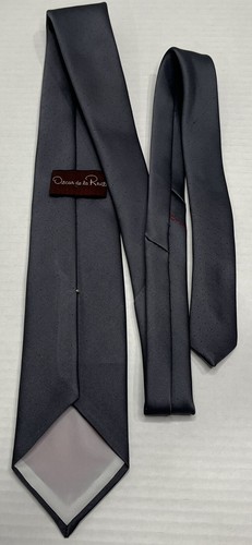 Oscar de la Renta 95% poly / 5% silk 56X4 pointed tie made in United States - Picture 7 of 8