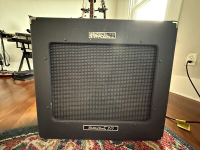 Peavey Delta Blues 2x''10 30W Combo Amplifier With Remote switch.