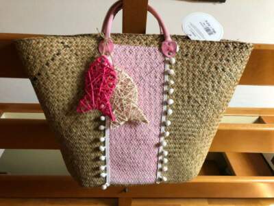 Borsa Mare paglia con pesci rosa e pon pon raffia a mano NUOVA