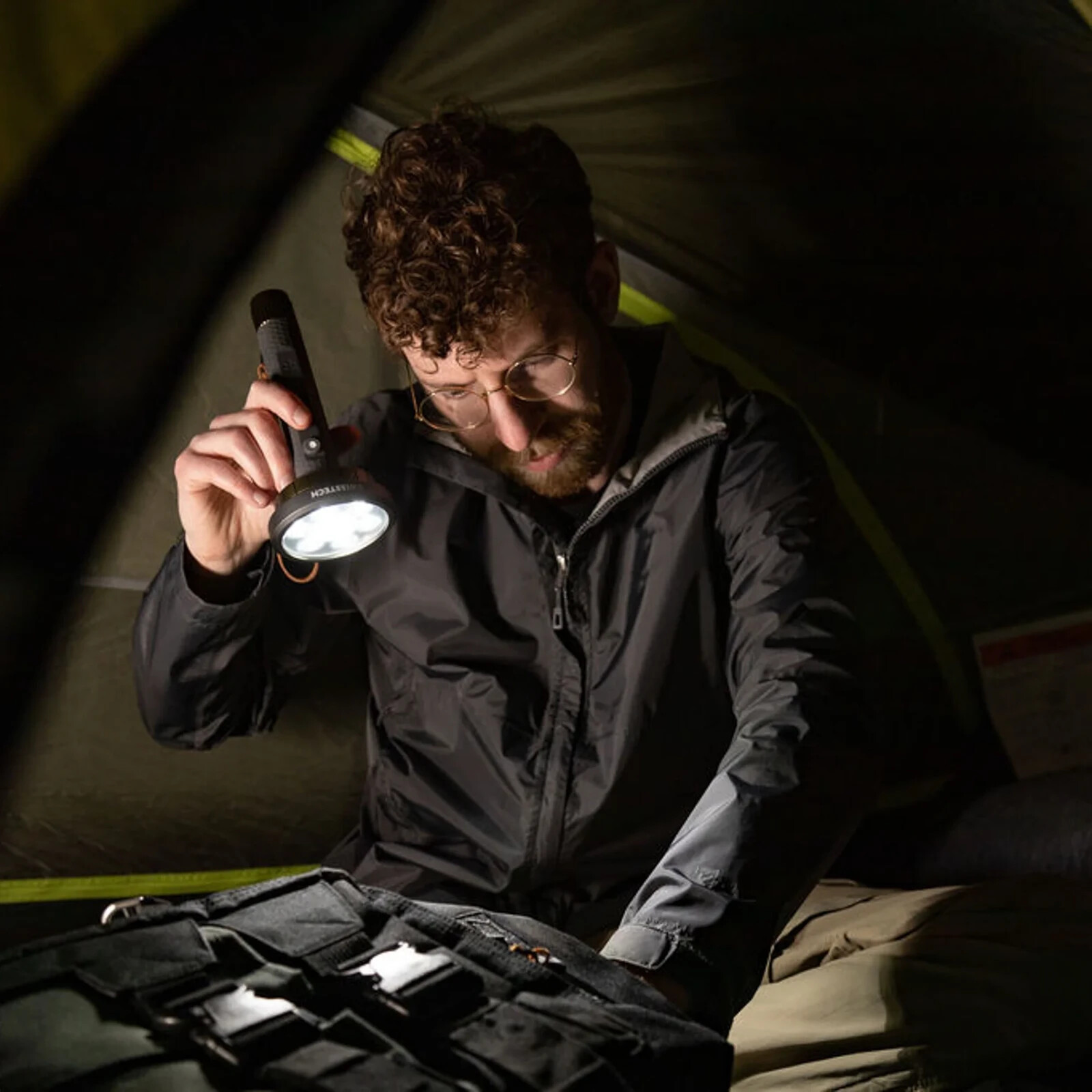 Swiss Tech Steigern 2000 Lumen LED Rechargeable Flashlight, IPX7 Waterproof, Dig