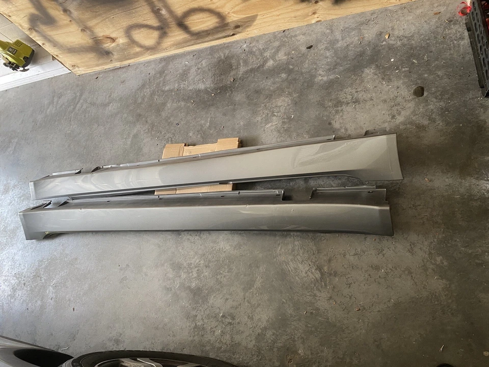 BMW E60 LCI 528i 2008-2010 conjunto derecho e izquierdo panel basculante paneles de faldón lateral OEM Foto 2 de 4