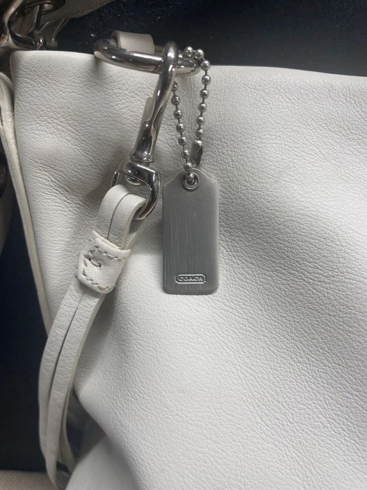 Bolso de mano Coach blanco roto vintage 12" x 13" ver fotos Foto 3 de 4