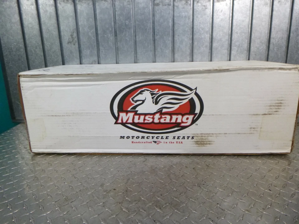 Mustang Seat Super Tripper Classic Seat Harley Dyna Fat Bob 2014 - 2017 - 75986 - Imagem 2 de 2
