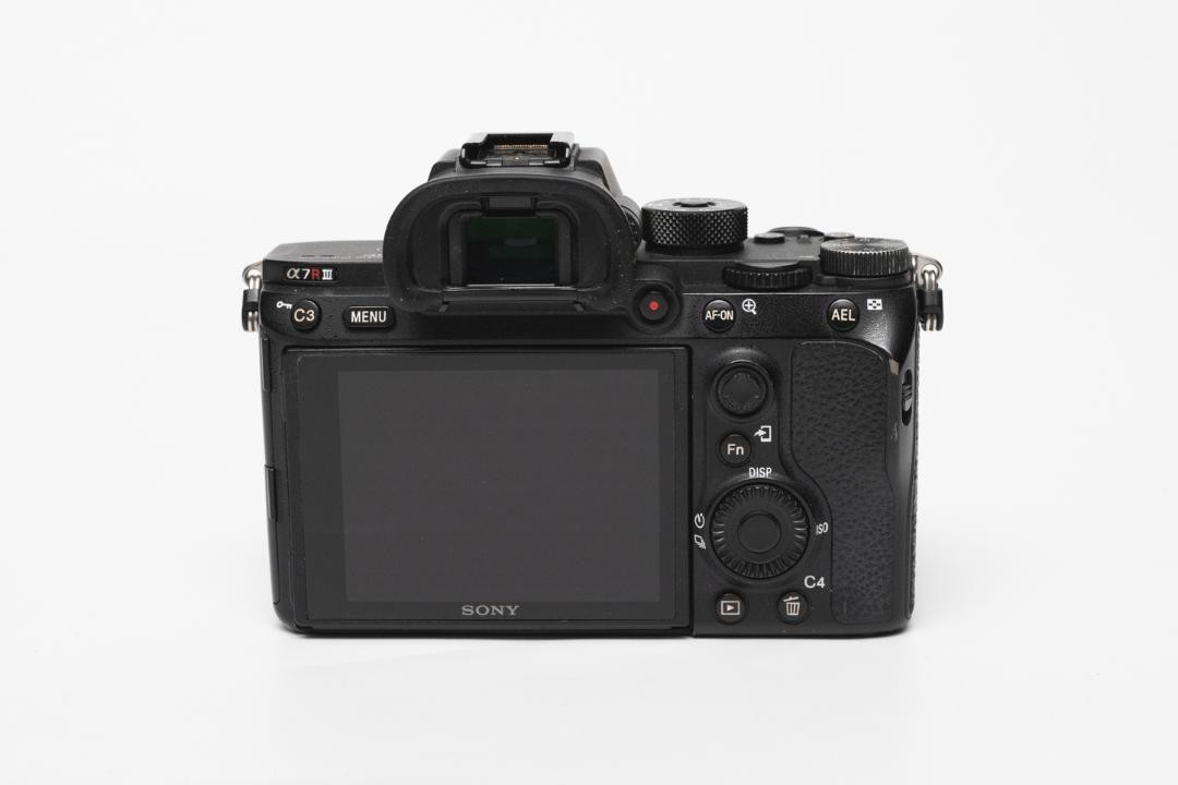 Sony Alpha a7R III A7R3 ILCE-7RM3 Mirrorless Digital Camera tested