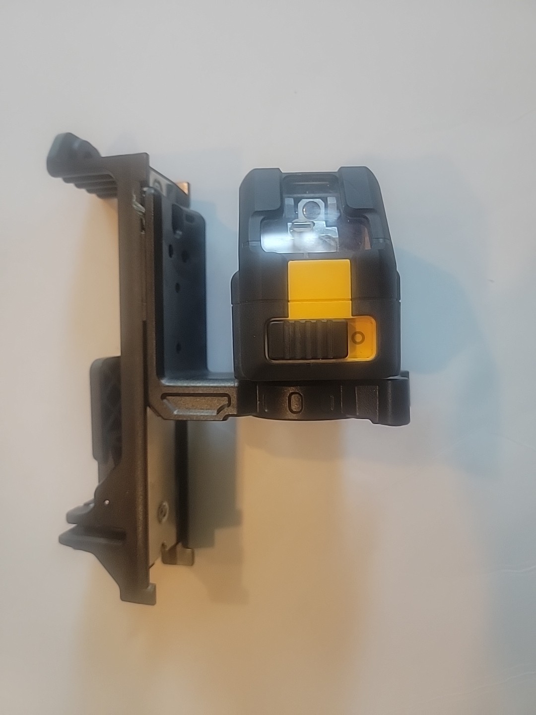 USED PERFECT DeWalt DW088LR 12V Red Cross Line Laser Level   w/Battery Pack 6v 