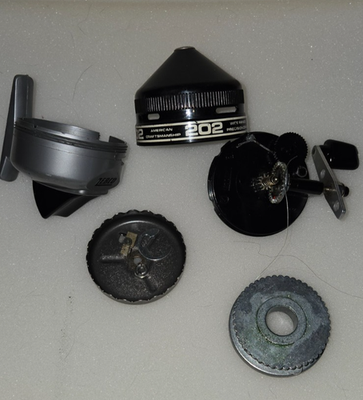 Robby 「再シュリンク❌ー純正品」 Vintage ZEBCO 202 Fishing Reel Repair Parts Body Spinner Head