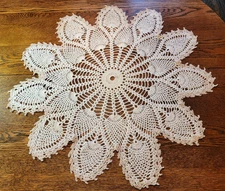 Vintage Hand Crochet Doily Table Top Centerpiece Starburst Design Ivory 2-Tone