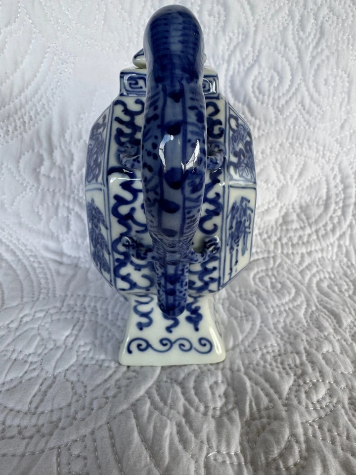 Tetera china vintage de porcelana con mango de dragón azul y blanco - estilo Kangxi Foto 4 de 4