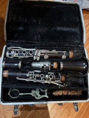 CHECK DESCRIPTION!!!!!  Buffet Crampon E11 Wood Bb Clarinet (BC2401-2-0)