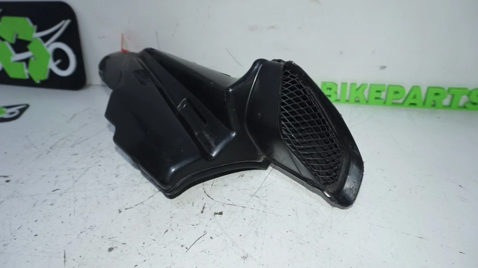 2006 2007 SUZUKI GSXR 600 750 RIGHT RAM AIR INTAKE TUBE DUCT 148916 913 OEM - Image 3 of 4
