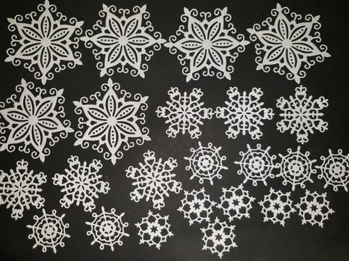 24 x Tattered Lace Frosty Snowflakes Die Cuts In White - Cardmaking etc - Picture 2 of 2