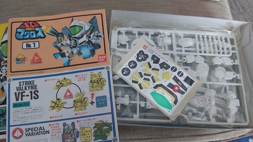 Macross Strike Valkyrie VF-1S 3 Change Super Deformed Bandai Model Kit ROBOTECH - Foto 3 di 3