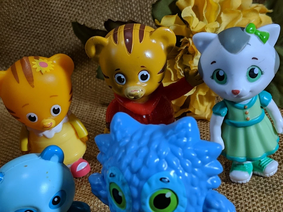 8 figuras de juego de niños del barrio de Daniel Tigres colección decoraciones de pasteles etc. Foto 3 de 4