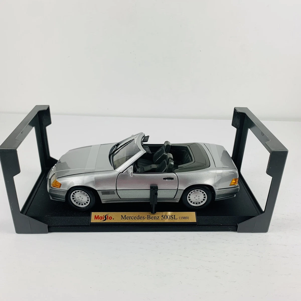 Maisto Special Edition 1989 Mercedes-Benz 500sl 1:18 Scale Silver/Damaged Box