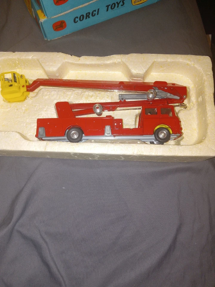 CORGI SIMON SNORKEL 1127 - Image 2 of 4