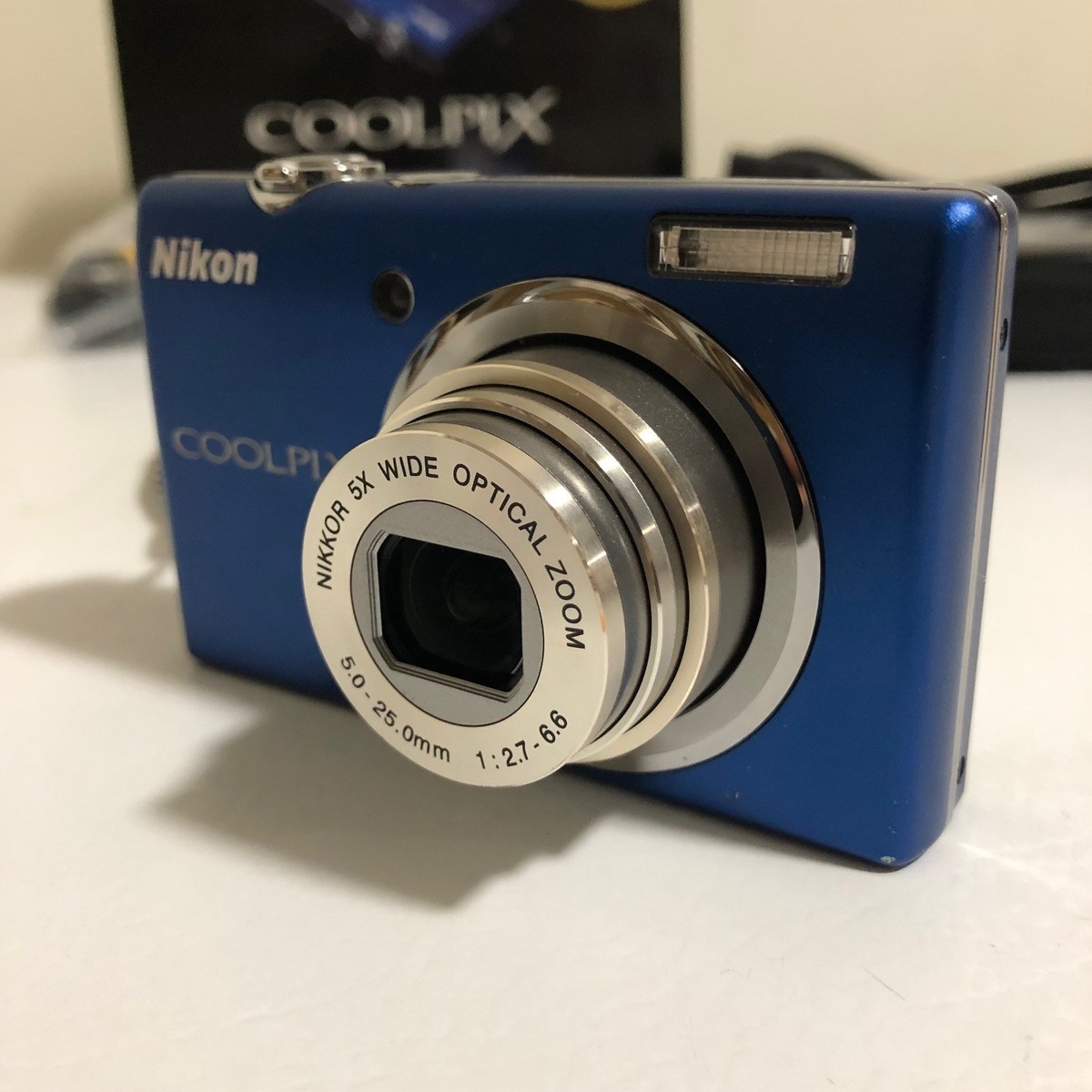 Nikon COOLPIX S570 12.0MP Blue Digital Camera - 4GB SD Card