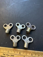 5 Small Vtg Butterfly Keys Banjo Tuning Wrench Or Clock & Toys Wind-Up Winding