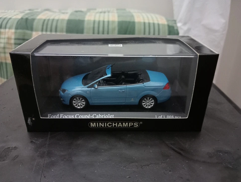 Ford Focus Coupé-cabriolet 1/43 Minichamps - Immagine 2 di 4