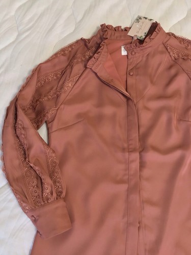 Dainty Jewels Lined Blouse Women’s Size M Rose With Lace On Sleeves New W/ Tags - Picture 11 of 12