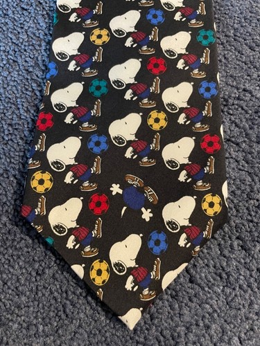 Corbata deportiva de fútbol Snoopy para hombre 100 % seda hecha en EE. UU. - Imagen 2 de 6