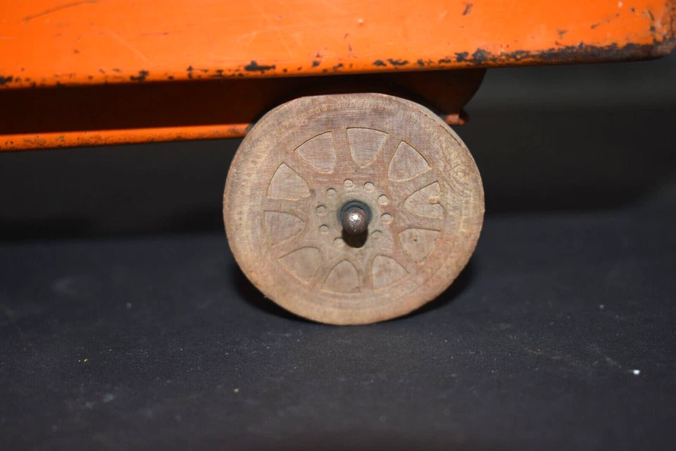 Caminhão basculante Wyandotte dos anos 1930, brinquedos Marx, laranja, rodas/pneus de madeira, aço prensado - Imagem 2 de 4