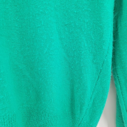 Vintage Izod Lacoste Men's Medium V-Neck Green Acrylic Sweater Soft Pullover - Picture 3 of 7