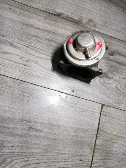 VALVOLA EGR VW GOLF IV JETTA PASSAT POLO TOURAN LUPO 1.9 2.0 TDI 038131501K Foto 3 de 4