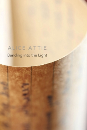 Alice Attie Bending into the Light (Tascabile)