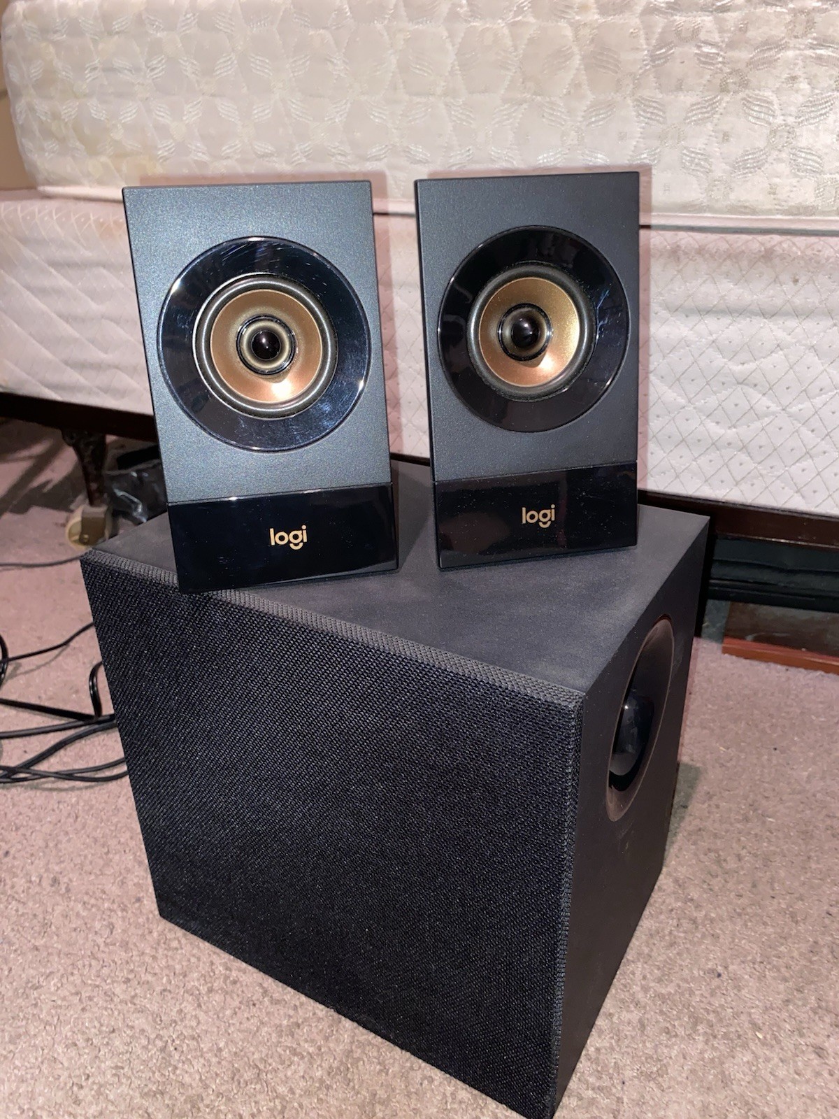 Logitech Z533 Multimedia Speaker System with Subwoofer - Bla